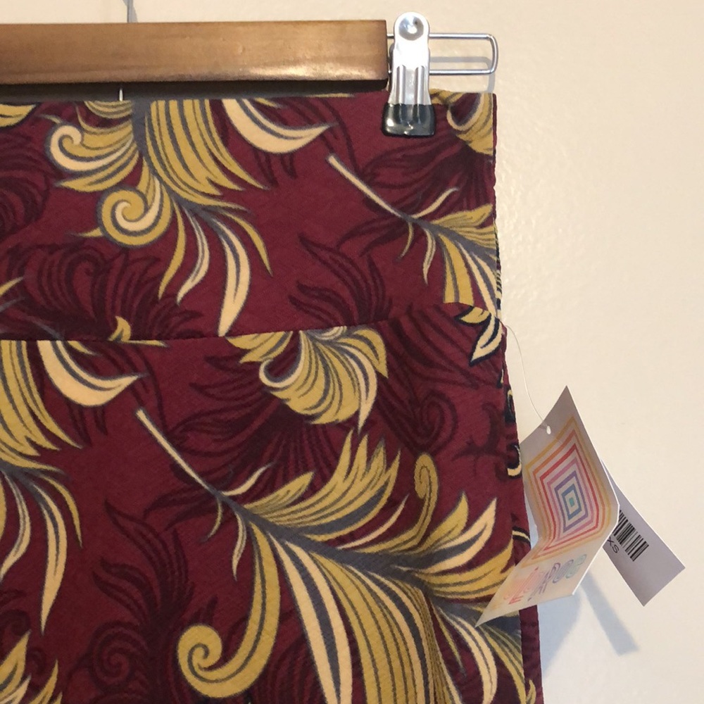 NWT Lularoe Regal Leaf Cassie Pencil Skirt XS - Picture 2 of 4